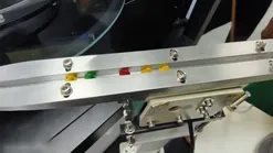 Máquina de inspeção visual de peças plásticas coloridas